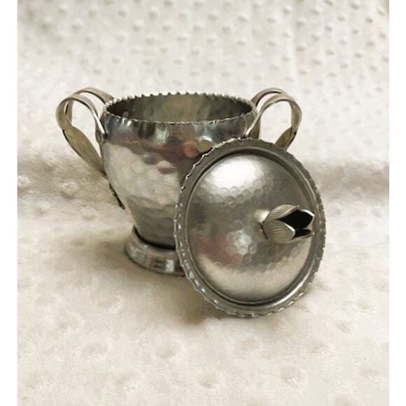 Vintage Rodney Kent Floral/Bow Hammered Aluminum Sugar Bowl, Creamer, Tray Set - Picture 5 of 10